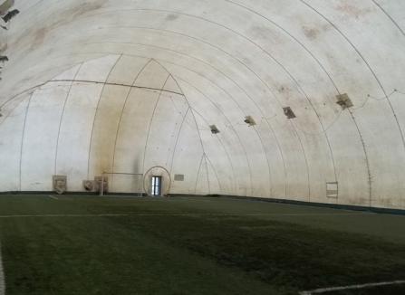 Un nou balon cu aer cald a fost instalat pe terenurile de fotbal de la Baza Tineretului